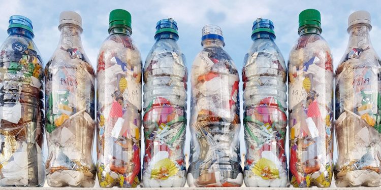 Botellas de Amor: una práctica fácil y efectiva para reducir desechos plásticos