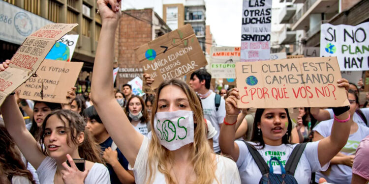 Jóvenes marcharon en todo el mundo contra el cambio climático